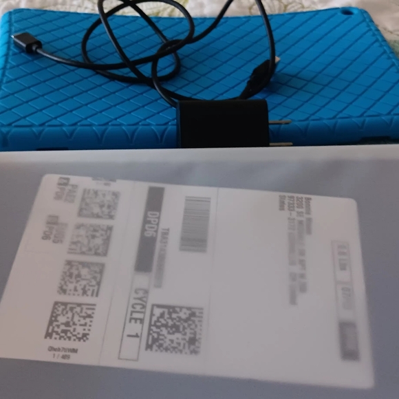 Fire HD Tablet 10.1 inch like new - Picture 8 of 8